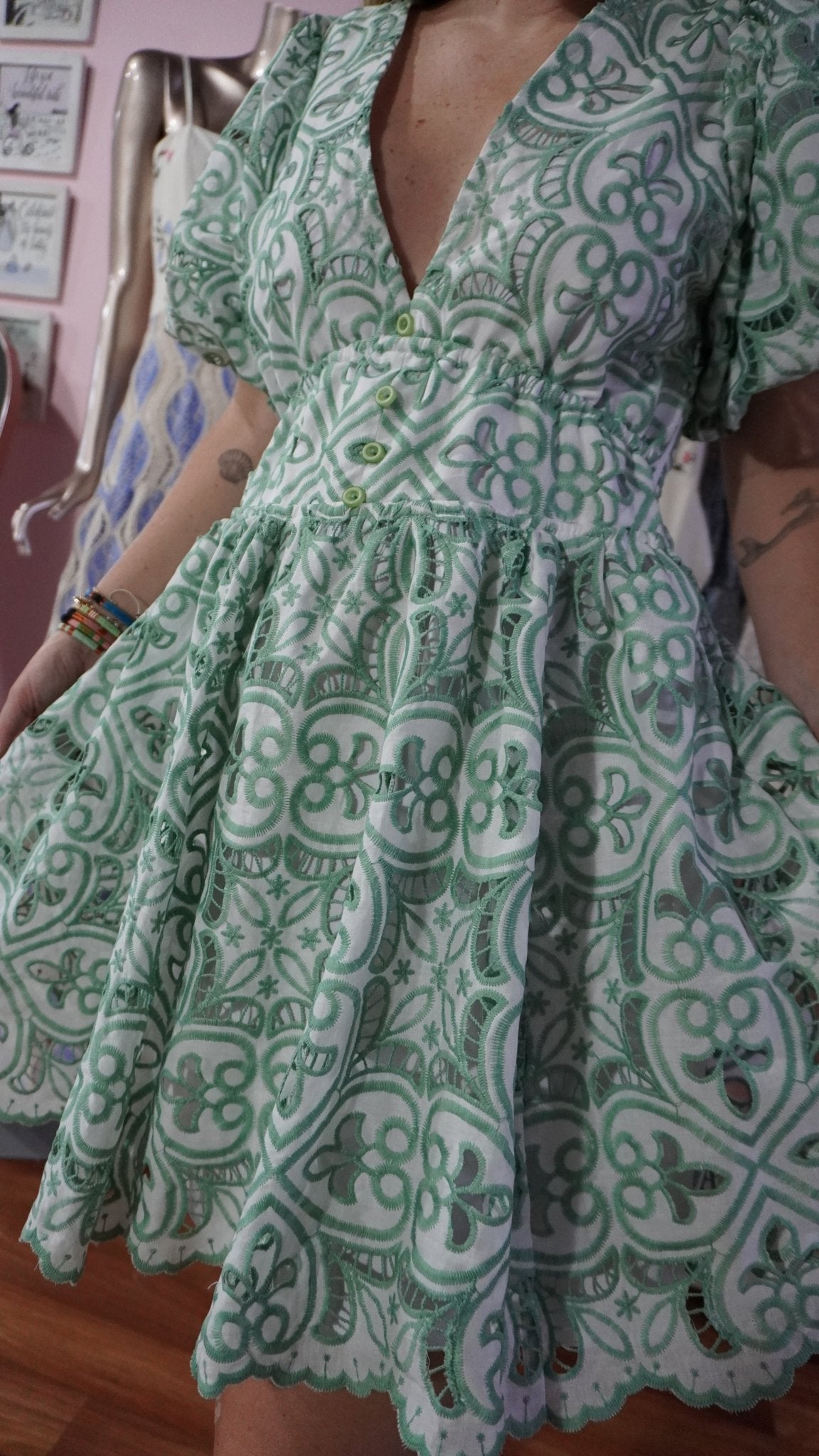 EMBROIDERED DRESSES - Rosa Pistacho