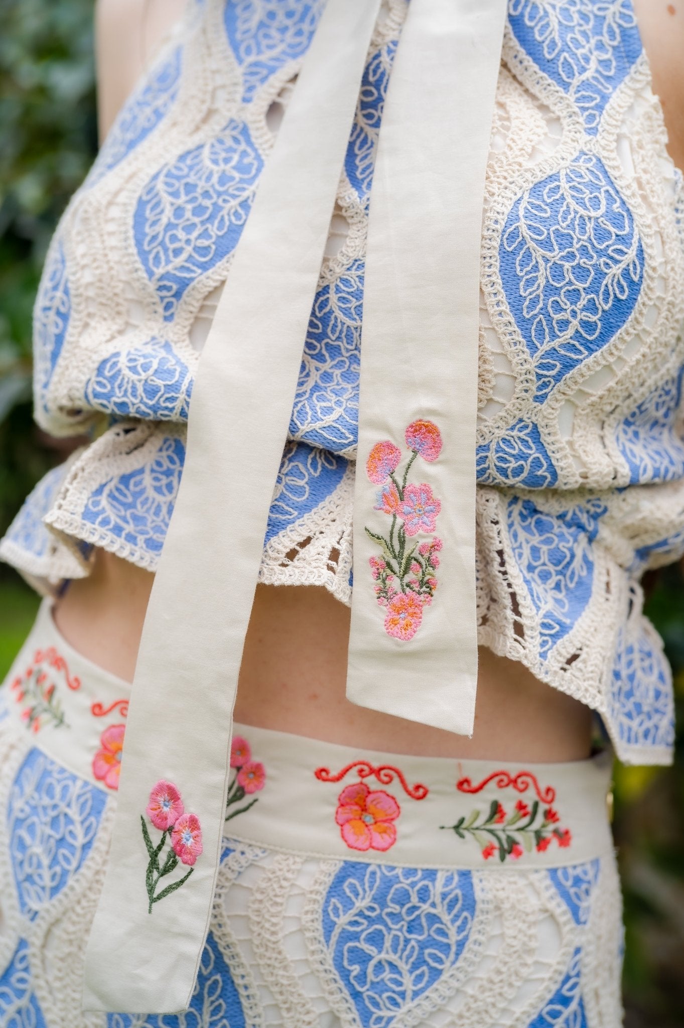 TOP ANANDA EMBROIDERED - Rosa Pistacho
