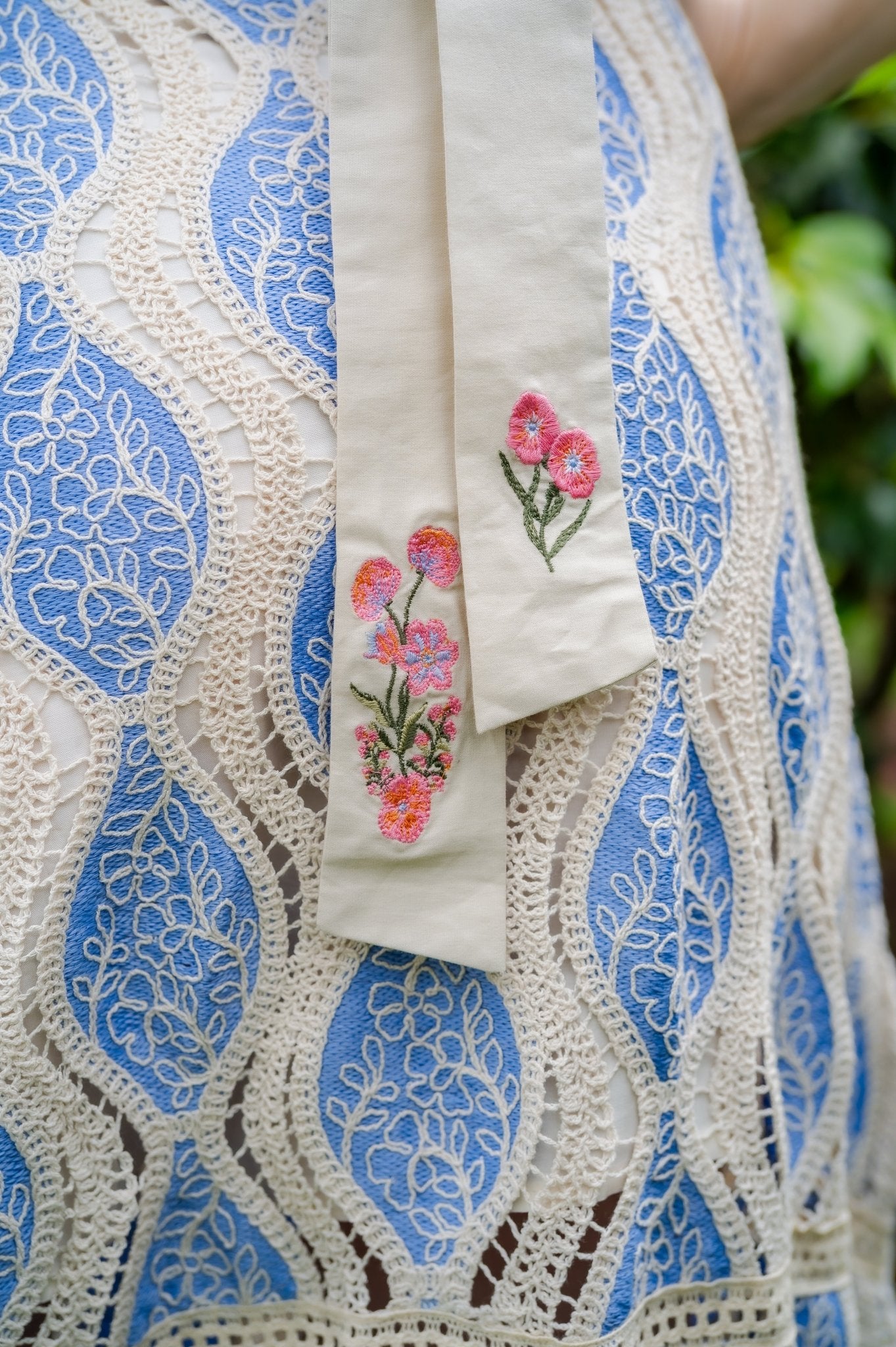 TOP ANANDA EMBROIDERED - Rosa Pistacho